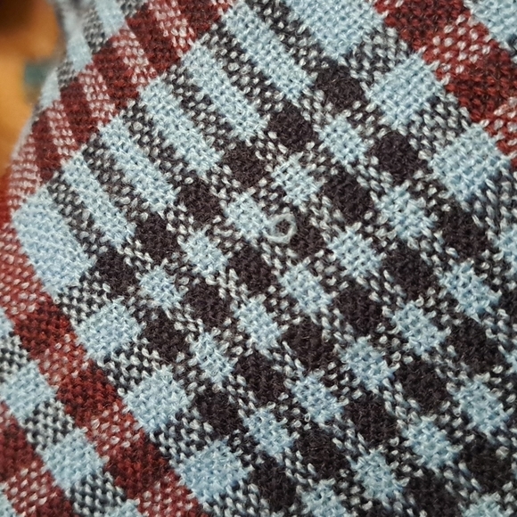 Lands' End women's plaid large square fringed scarf or shawl - Picture 6 of 6